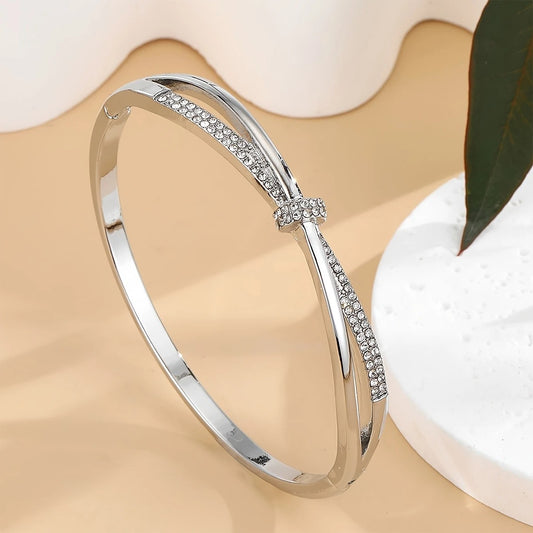 Enkel og Elegant Armring med Rhinestones – Perfekt Gave til Jul og Spesielle Anledninger